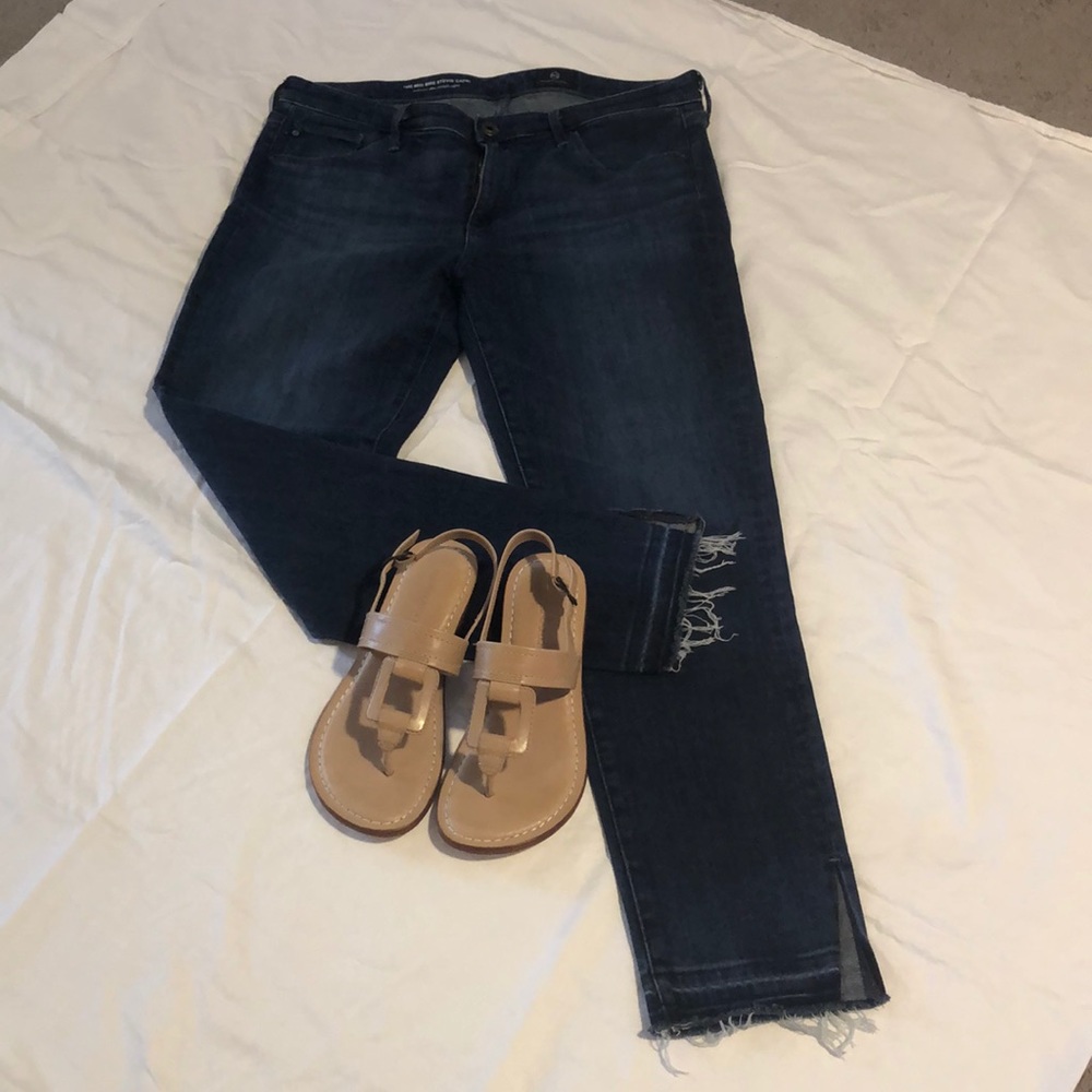 AG Mid Rise Stevie Capri, size 29
